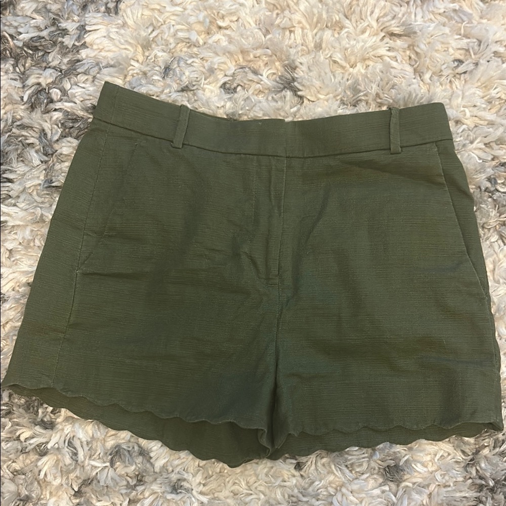 J. Crew Green 2.5 inch Shorts scallop hem size 2 WORN ONCE